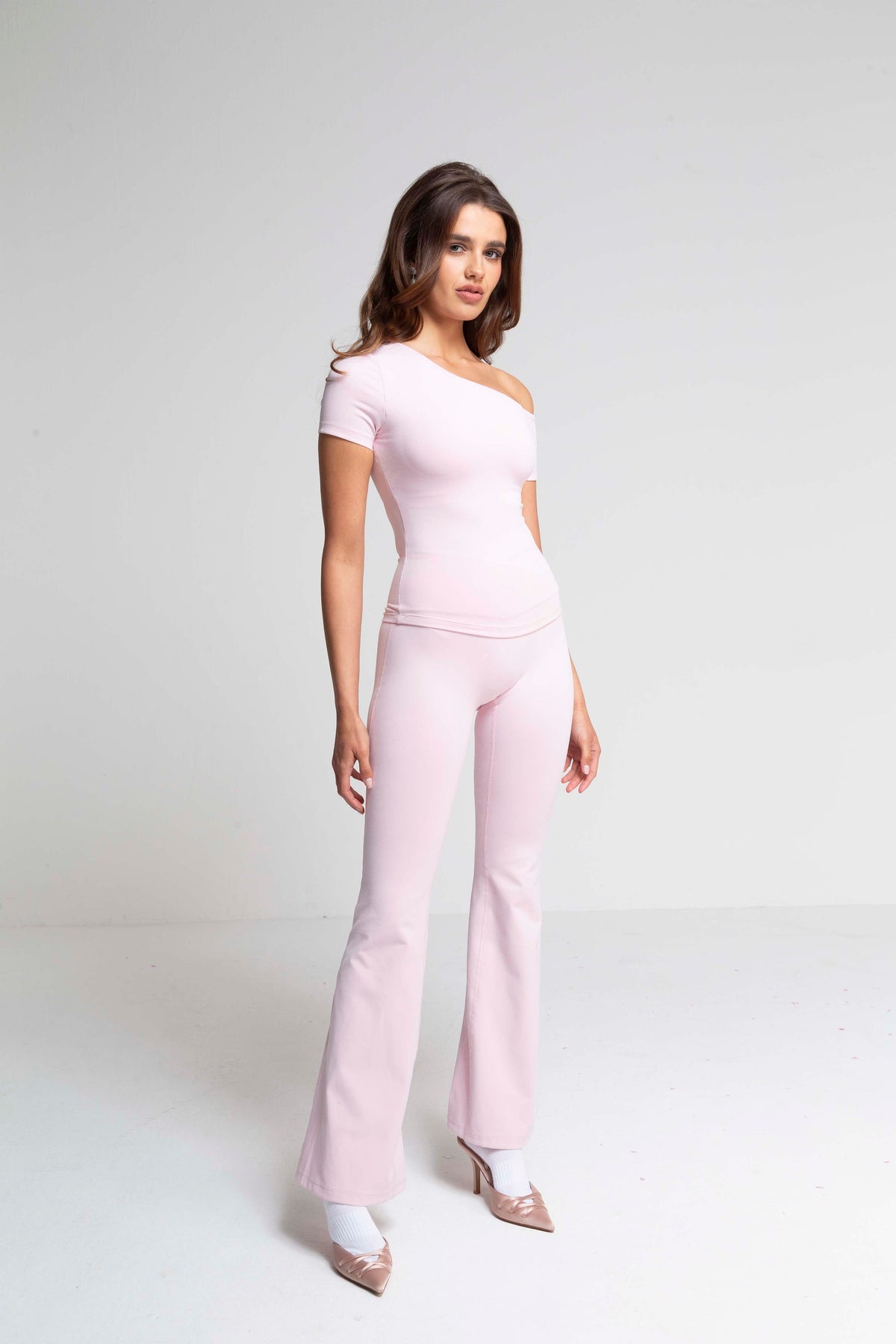 HIGH WAISTED FLARED LEGGINGS image 2