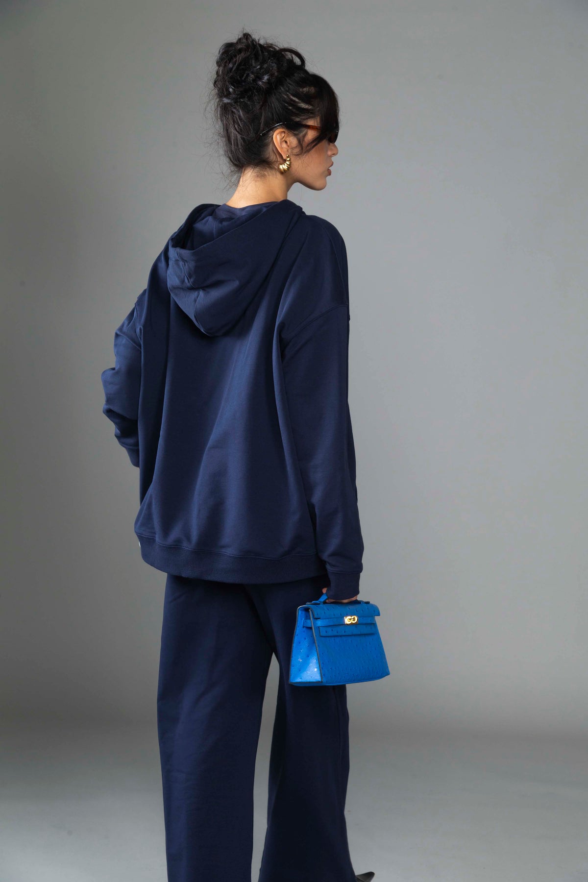 THE OVERSIZED HOODIE image 12