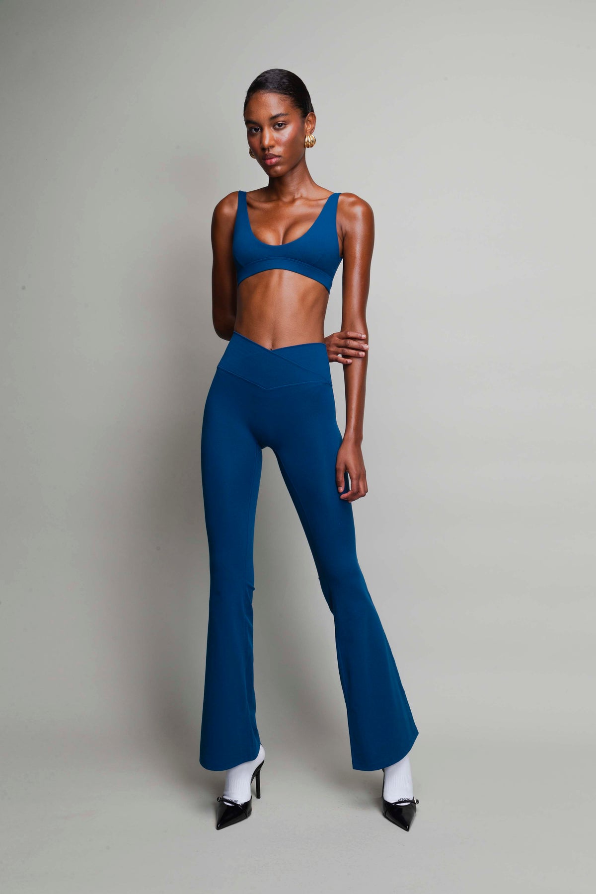 HIGH WAISTED FLARED LEGGINGS image 18